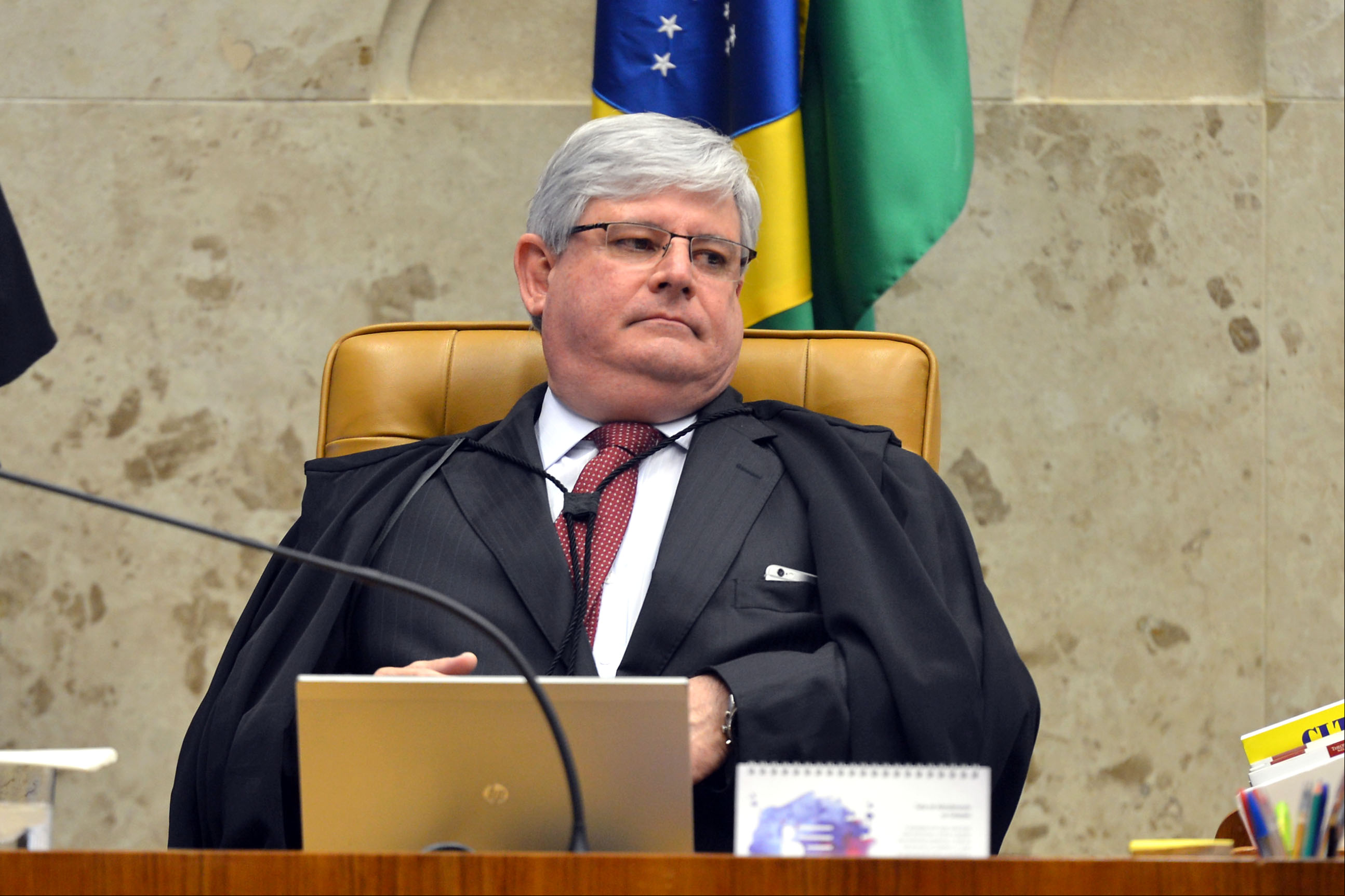 Procurador-geral Rodrigo Janot, na sessão do STF que adiou o julgamento sobre a validade da posse do ex-presidente Lula na Casa Civil (Antonio Cruz/Agência Brasil)