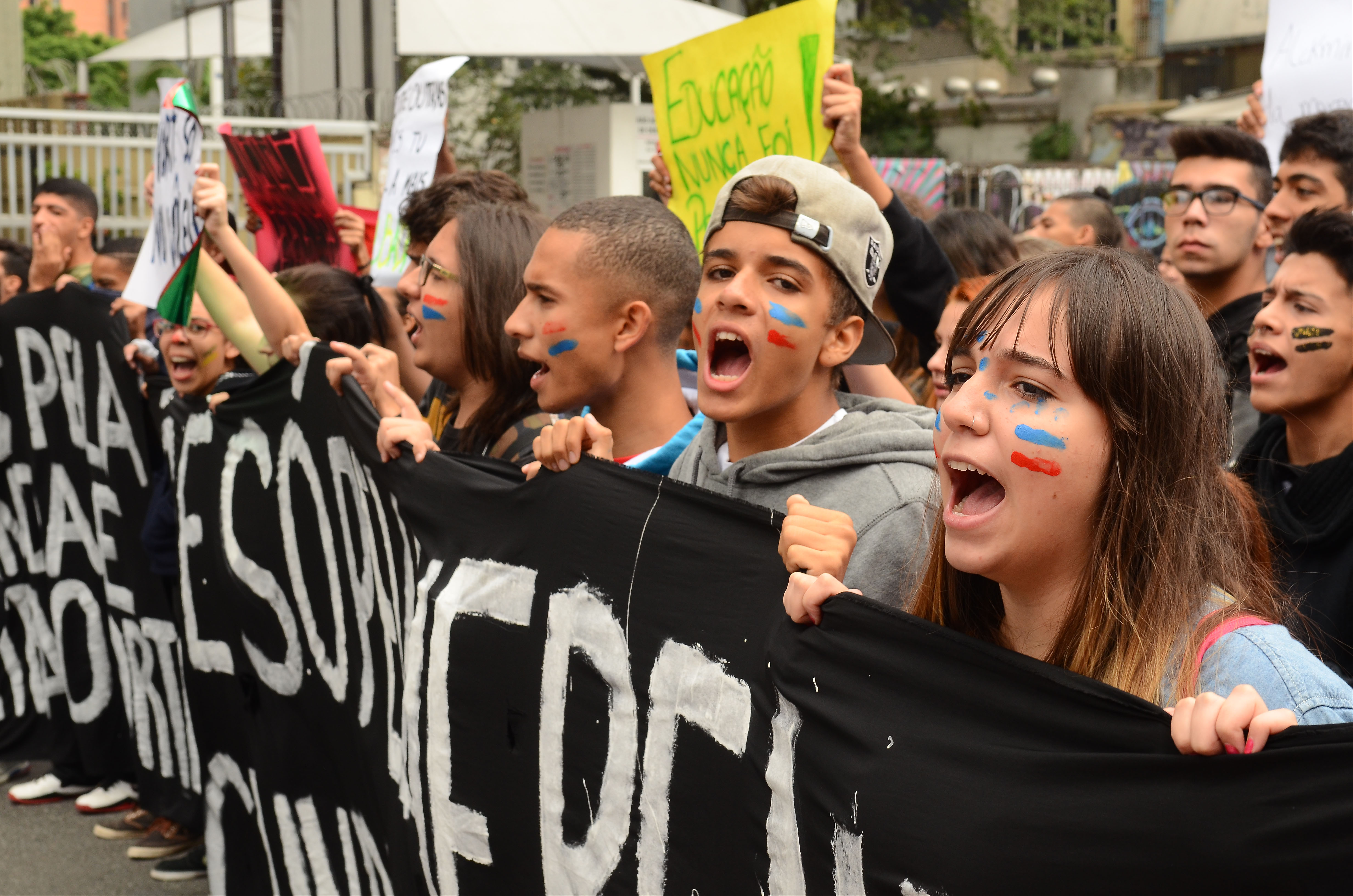 São Paulo - Manifestação dos estudantes secundaristas contra cortes na educação e a máfia da merenda.