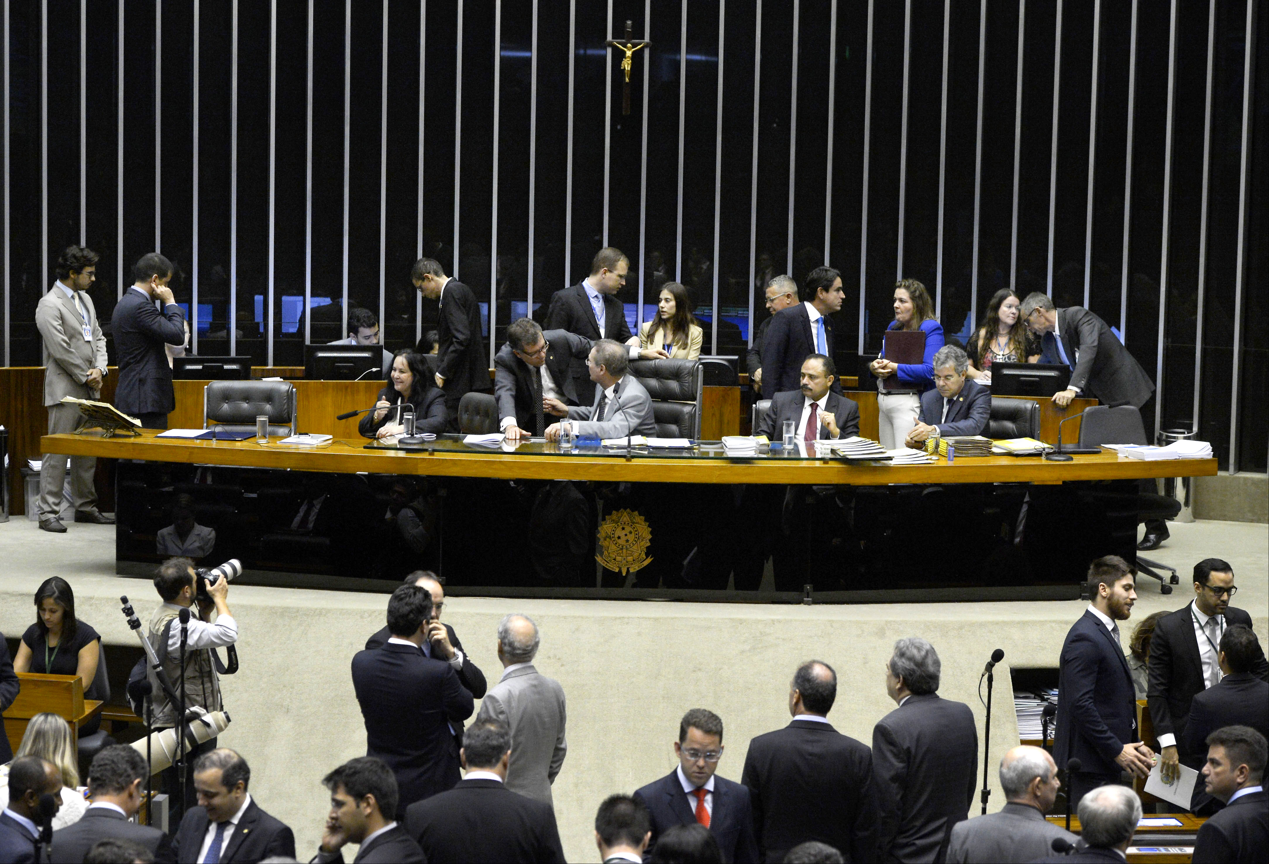 Brasília - Renan Calheiros preside sessão do Congresso Nacional para votação de matérias orçamentárias (Valter Campanato/Agência Brasil)