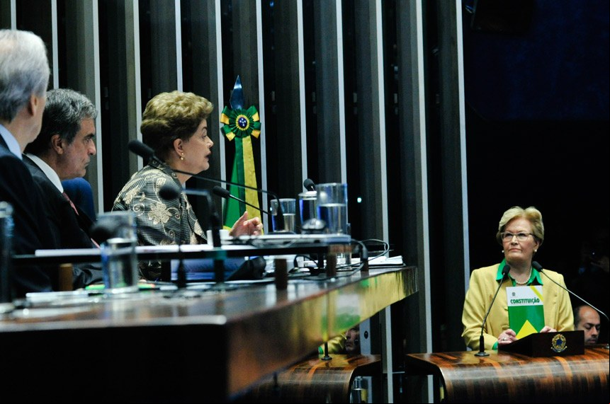 Senadora Ana Amélia faz pergunta à presidenta afastada Dilma Rousseff