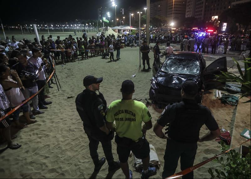 Atropelamento mata bebê em Copacabana - Foto Antonio Lacerda/Agência EFE