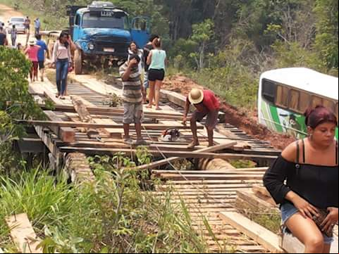 Moradores recuperam ponte na BR-319 no Amazonas