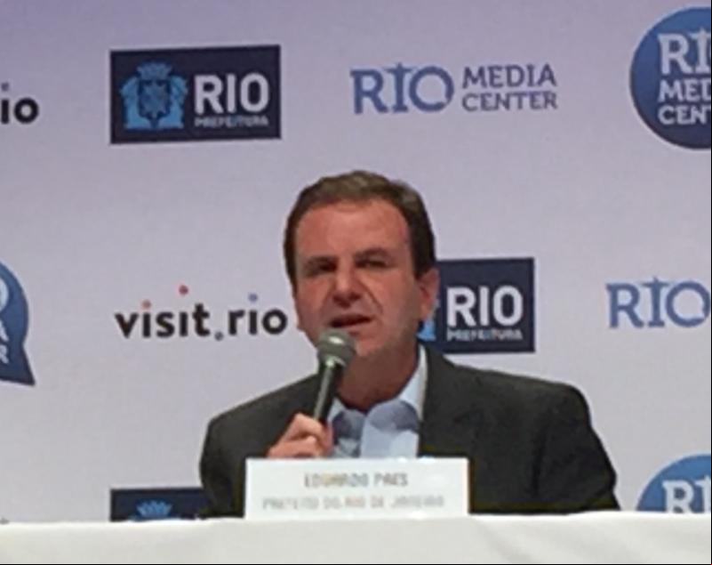 Em entrevista, o prefeito Eduardo Paes pede que a população evite os deslocamentos pela cidade amanhã e no fim de semana