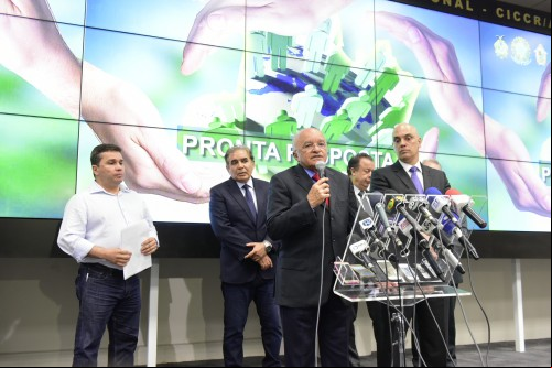 Governador José Melo anuncia medidas imediatas para reforçar segurança no sistema prisional do Amazonas