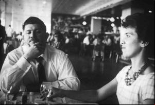 Rubens Paiva e a esposa, Eunice, na cidade de Brasília em 1960 (Acervo Família Rubens Paiva/Divulgação)