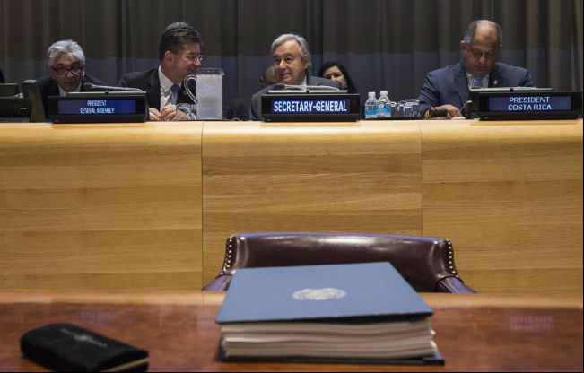 O Tratado sobre Proibição de Armas Nucleares foi assinado na ONU por vários chefes de Estado e ministros